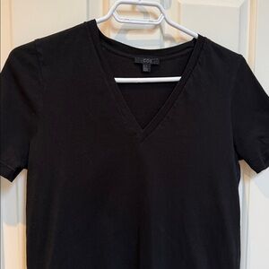 COS sz XS Baby V neck black tee - 100% cotton - closet staple - capsule wardrobe